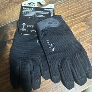 Hatch size small gloves